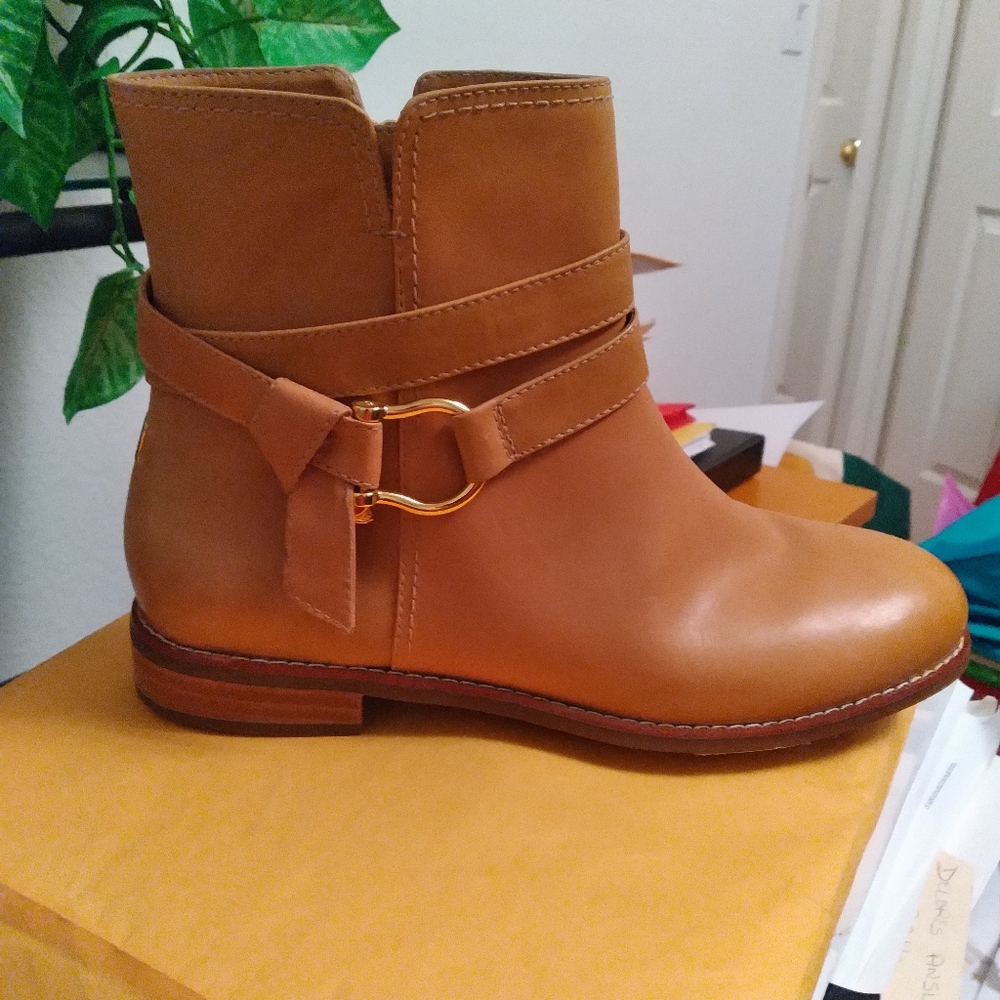 NWOB SPERRY ANKLE BOOTS SIZE 6